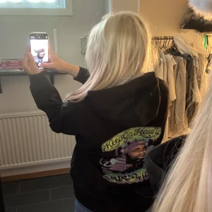 Tupac hoodie - Tupac hoodie i storlek S från Fruugo! PM vid frågor❤️