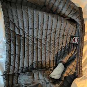 Colmar väst  - Säljer en då den inte passar mycket bra skick ! Storlek 48 170-175