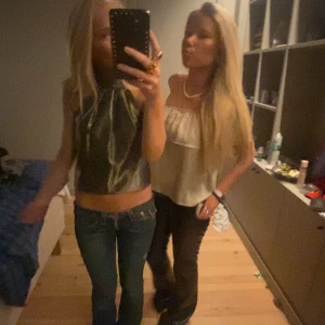 OlivGrön satintopp - Säljer minsuperfina olivgröna satintopp från anielle_label❤️ Använd en gång! (Storlek s, jag är 162)