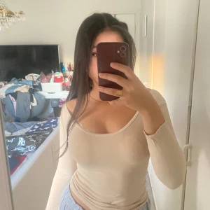 Rosa beige tröja - Säljer denna super söta tröja 💞 Änvänd några gånger men ser ut som ny💞