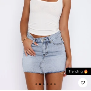 Jeanskjol  - Jeans kjol från white fox storlek xxs, säljer för den va lite för thight på mig, nypris 600