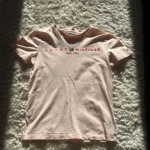 Tommy Hilfiger -  Tommy Hilfiger t-shirt Superbra material💕