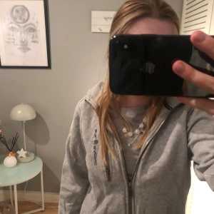 Sailracing tröja  - Säljer min sailracing tröja då den blivit för liten  Den är i använt skick 