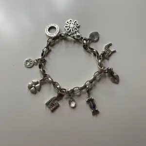 Hej! Har ett Thomas Sabo armband som inte kommer till användning och tänker sälja det! 🩷  Om du önskar köpa bara armbandet eller enskilda berlocker kan jag sälja det - skriv privat!! 💓  Ordinarie pris 1599kr + berlocker 100-400kr styck. 