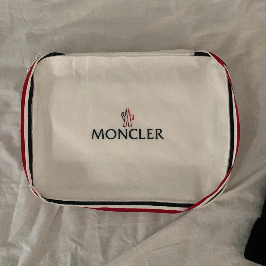 Moncler mössa - 90