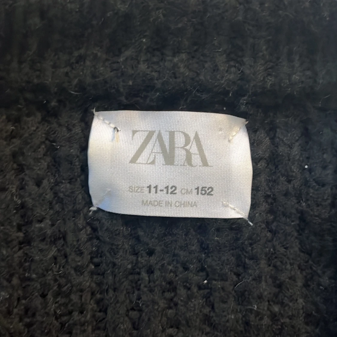 Svart stickad kofta från Zara - 91