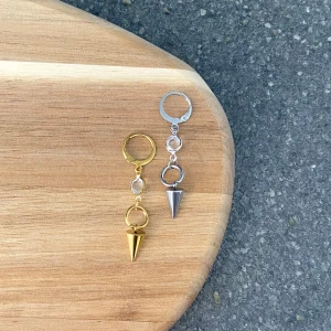 Örhängen - All information på bild 2 👉🏻 45kr/st, 90kr för ett par, frakt 20kr. 💌 Instagram - Vikiicom