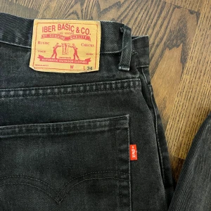IBER jeans - Raka jeans från IBER i mycket gott skick! Sitter som en M och har längd 34 inch.