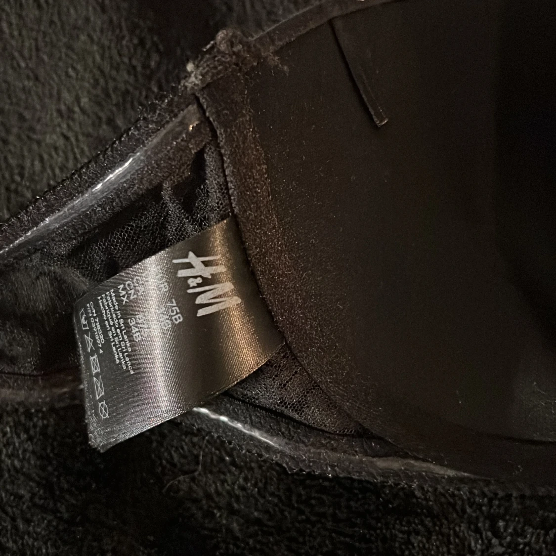 Svart spets-BH från H&M 75B - 91
