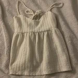 Babydoll tröja - Jätte söt babydoll tröja från gina, aldrig använt, pris går att diskuteras ❤️