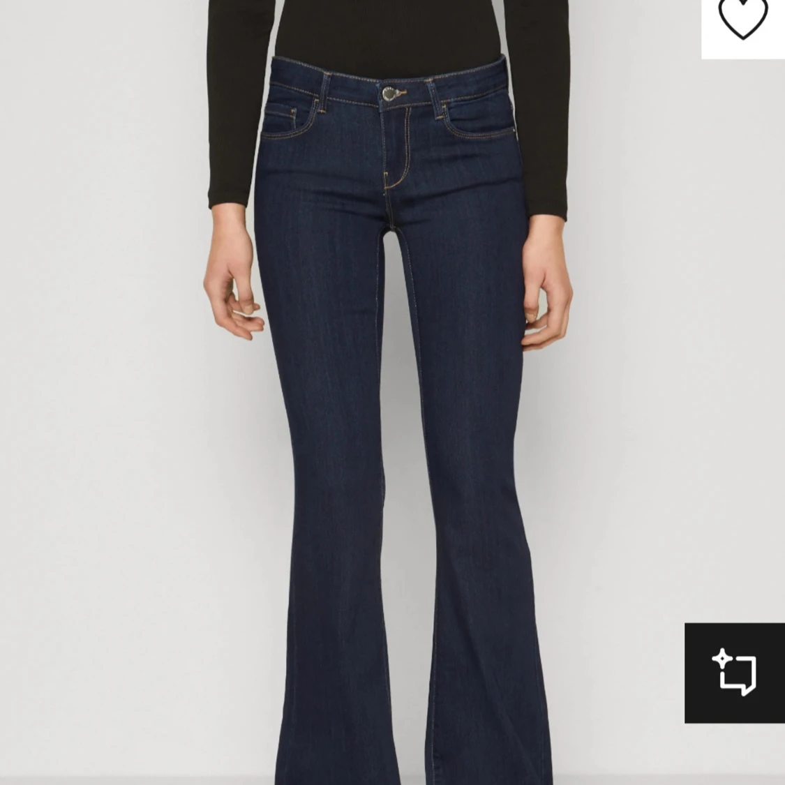 Mörkblå bootcut jeans