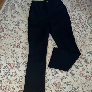 Kostymbyxor  - Fina svarta kostymbyxor i bra skick 🌸 Kontakta vid frågor 💌