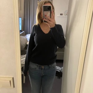 Tröja  - En fin stickad tröja, använd fåtal gånger.Säljer då det har blivit för liten.💖