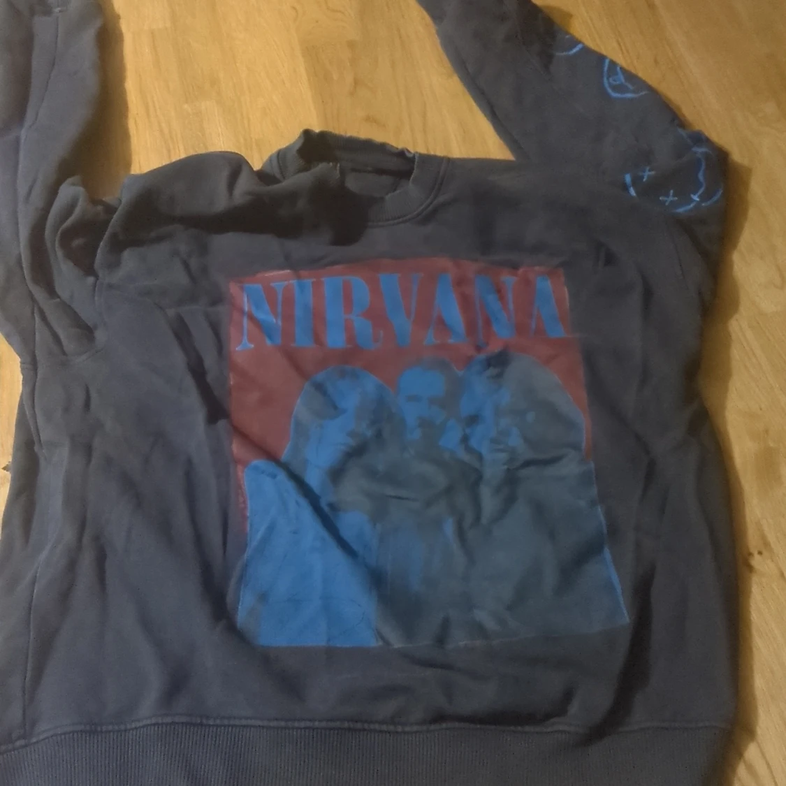 Svart Nirvana hoodie
