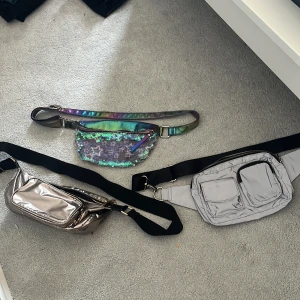 Väskor  - Har haft dem ganska länge och vill bra bli av med de. Pris kan diskuteras och om ni vill ha fler bilder kan jag skicka bara hör av er. Den gröna köpte jag i usa och de andra vet jag inte 