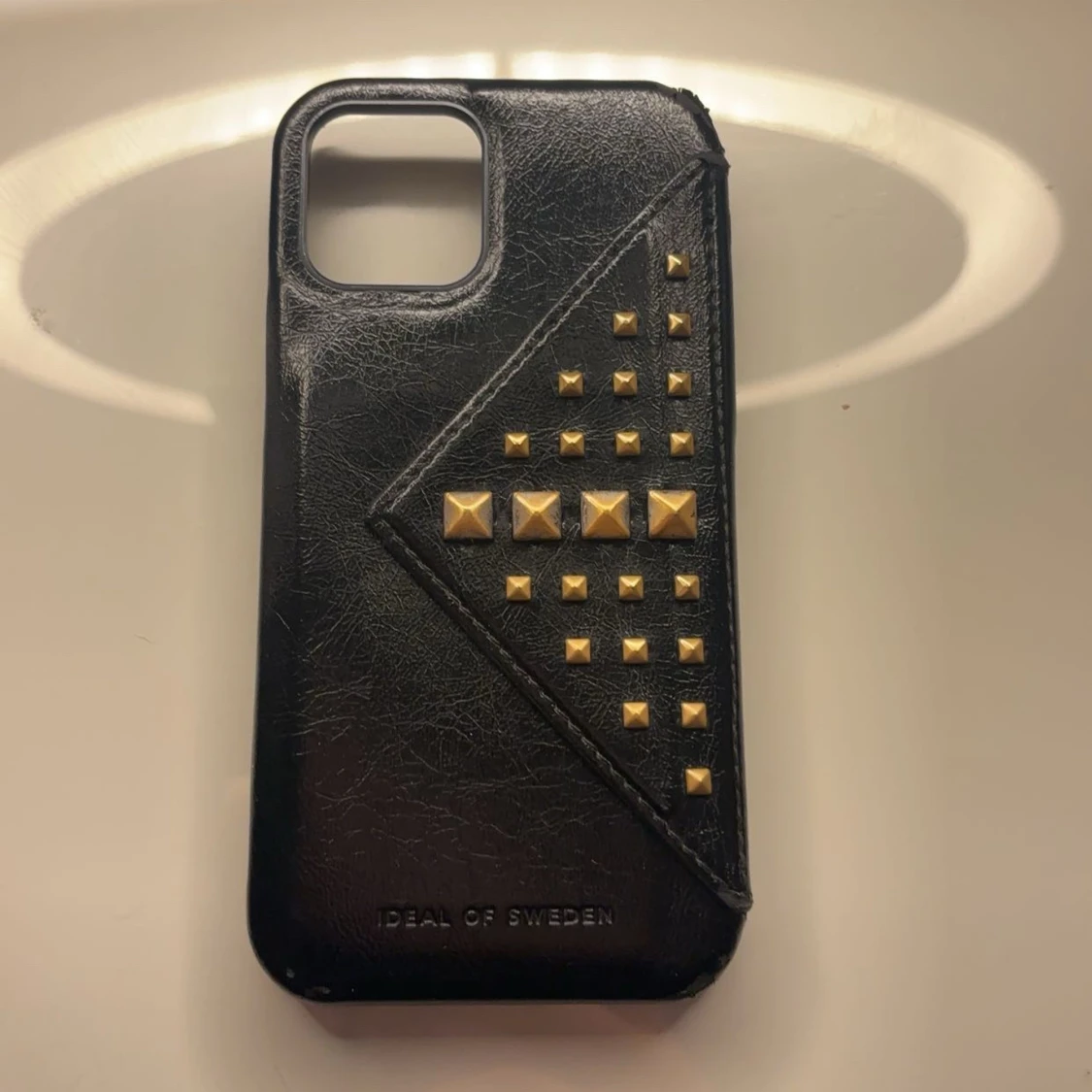 Svart mobilskal från Ideal of Sweden