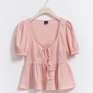 Rosa blus - Jätte söt topp från Gina tricot!💗💗 använd några få gånger och i väldigt bra skick.