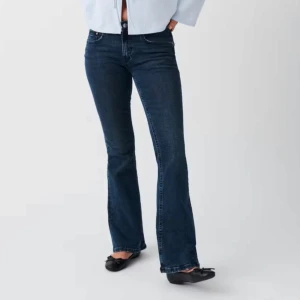 Lowaist jeans - Low waist jeans från Gina, använd fåtal gånger men inga defekter, nypris 499kr