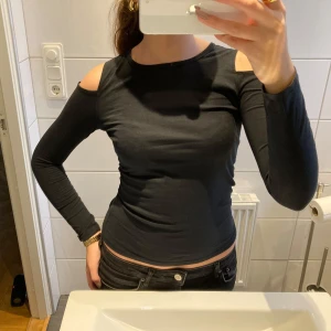 Ascool tröja☺️💓 - Perfekt till vardags och fest! Storlek 146/152 men passar mig som annars har XS💓