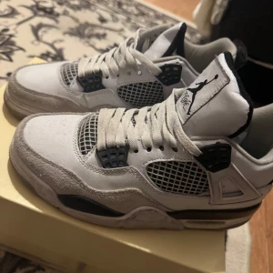 Skor - Osäker om jag vill sälja dessa Nike Jordan, men kan tänka mig sälja vid bra pris.💖 dom är i strl 39 men passar 38-39✅ dessutom är dom knappt använda och väl omhändertagen. 🌟 ordinarie priset är 2100kr.