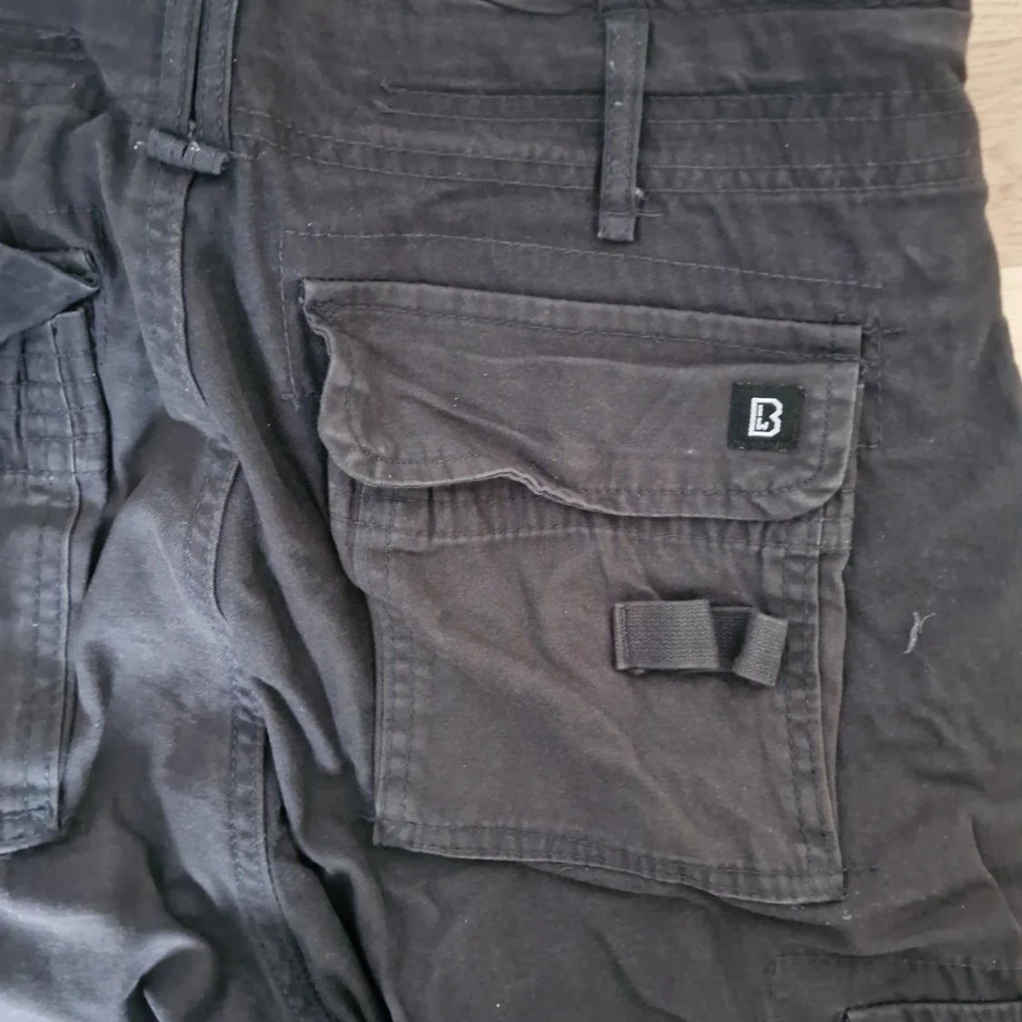Mörkgrå cargobyxor från Brandit - 93