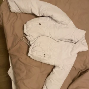 Jacka  - Använt några gånger, i bra skick. 