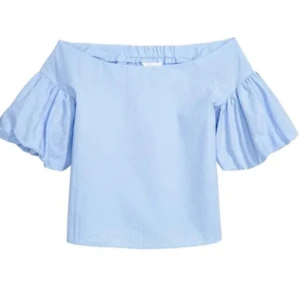 Blus  - Fin blus. Går att bära på olika sätt, off shoulder eller one shoulder💕 Storlek 42 men passar även mig som har xs/s. Beror på hur man vill att den ska sitta 