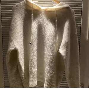 Stickad hoodie - Så fin stickad hoodie, passar S-L!