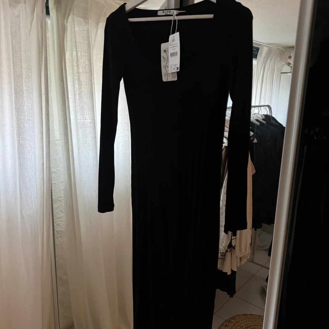 Svart långklänning med slits