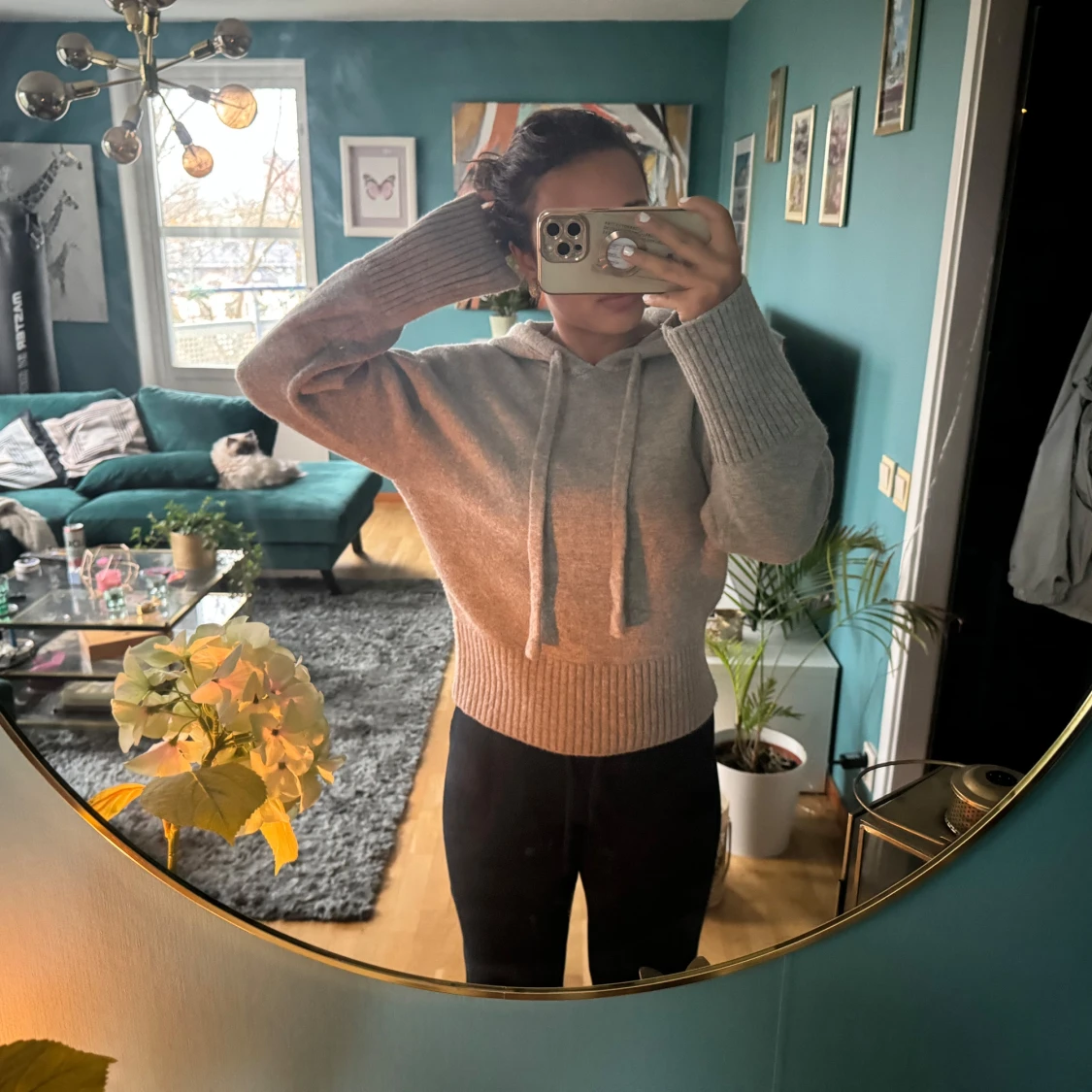 Grå hoodie i mysigt material - 90