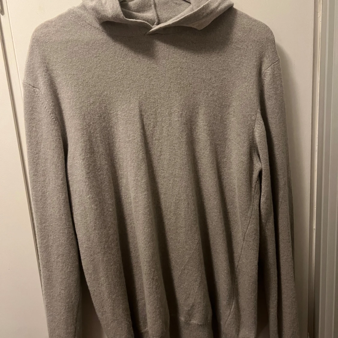 Grå hoodie från Oscar Jacobson