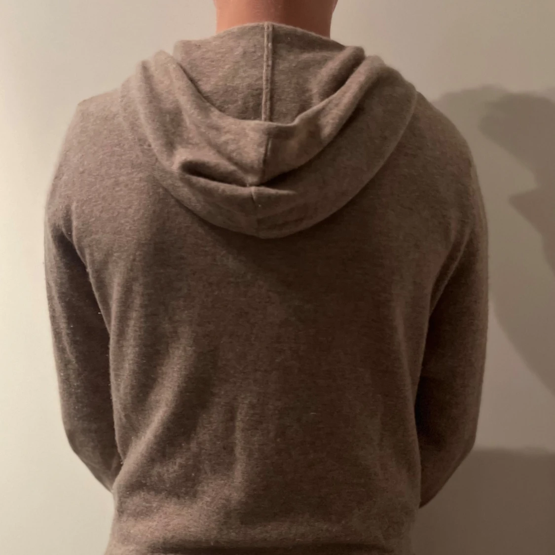 Beige cashmere hoodie från John Henric - 90