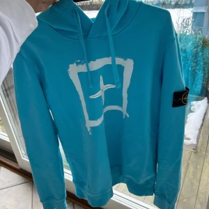 Stone island hoodie - Extremt fin ljusblå stone island hoodie väldigt sällsynt 