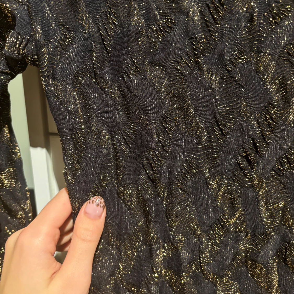 Svart-och guldglittrig klänning från zara - 91