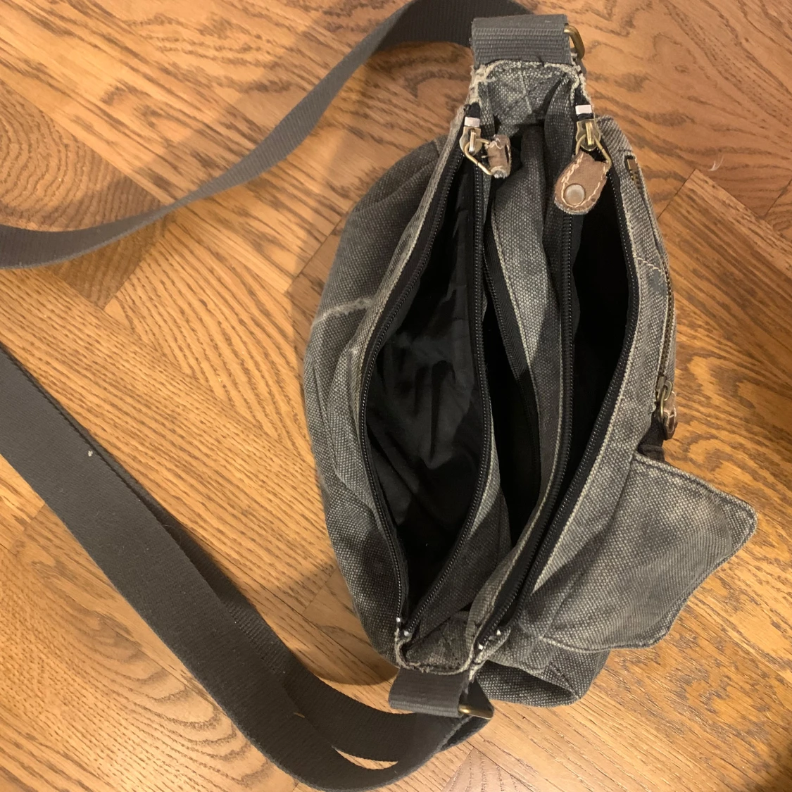 Grå väska  - 91