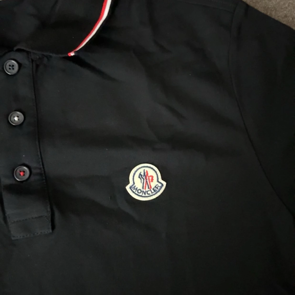 Svart pikétröja från Moncler - 90