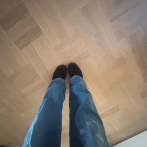 Så himla snygga unika skor!! - Säljer dem här vintage limited skorna som inte säljs längre! Dem är så snygga men tyvärr för små för mig! Köpte för kanske 1 och ett halvt år sen på Dasia för runt 2000kr. Jätte coola och passar perfekt nu till hösten/vintern❤️❤️ (kan diskutera pris)