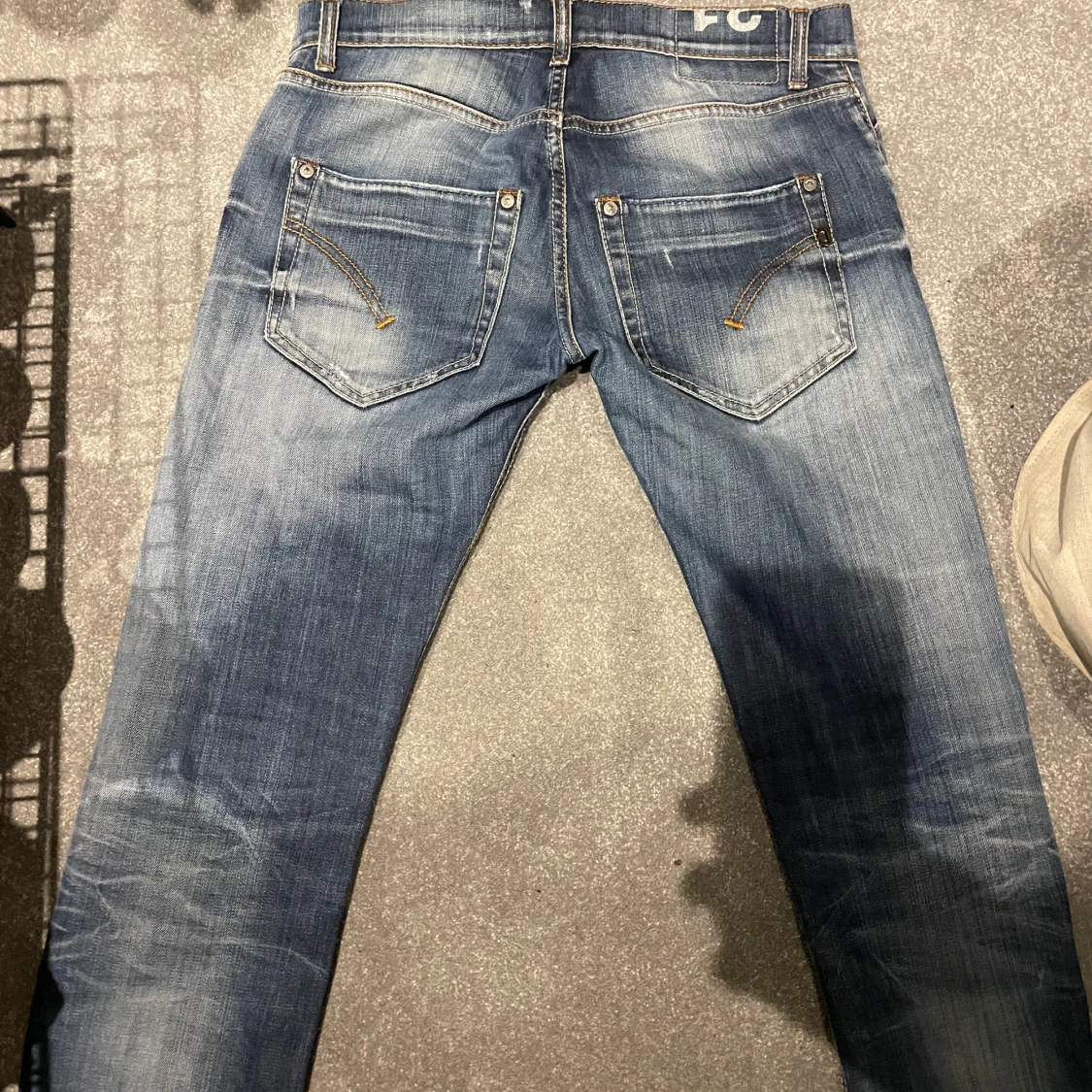 Dondup jeans med slitningar  - 91