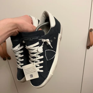 Philippe model  - Philippe Model skor storlek 42 Kommer med allt og box mm dem är helt nya med lapp kvar på skorna och allt