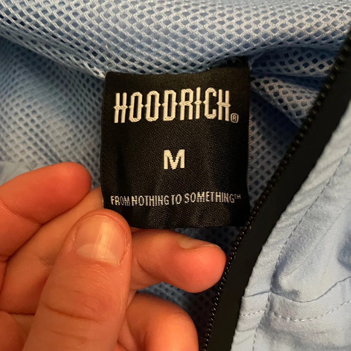 Ljusblå vindjacka från Hoodrich - 93