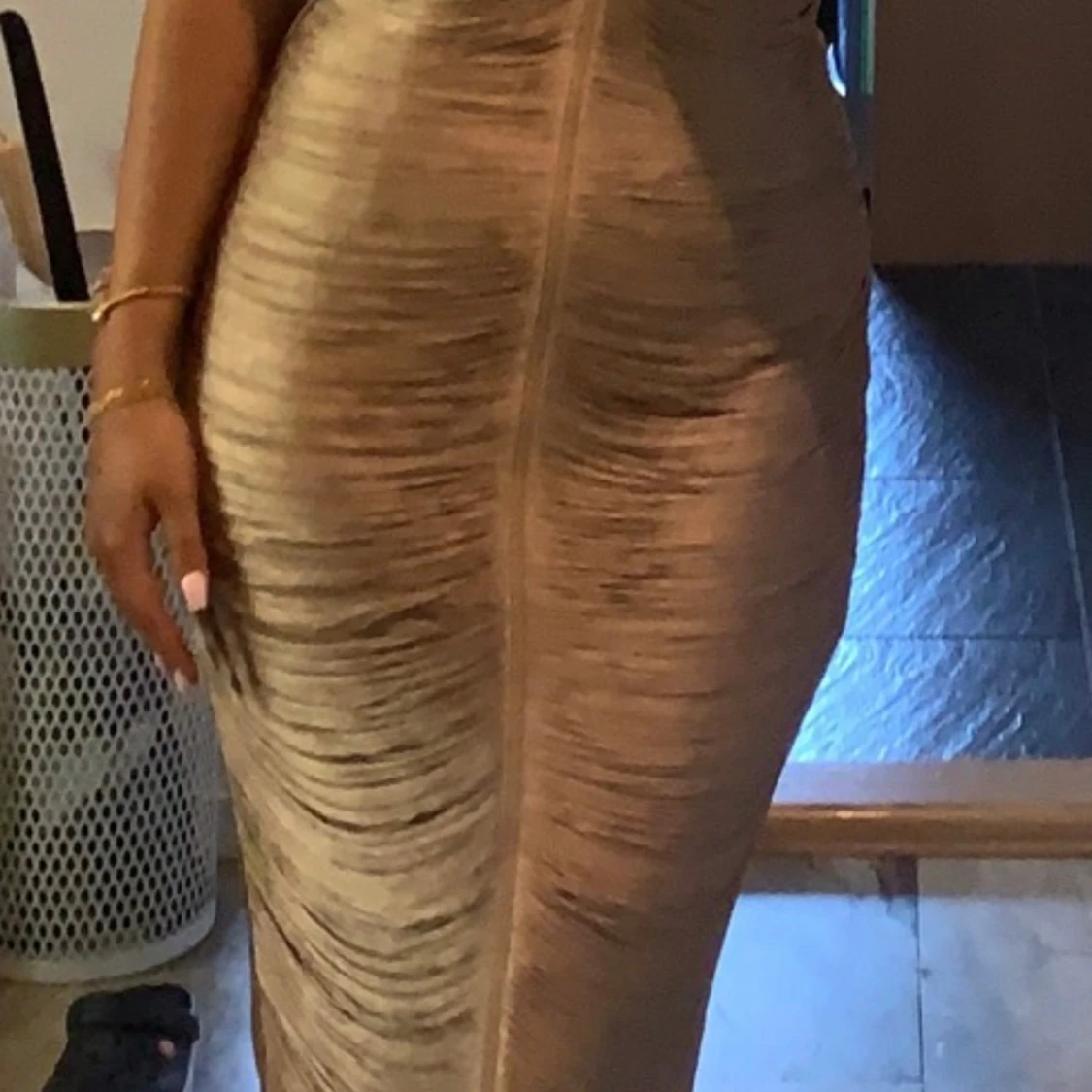 Champagnefärgad tight midiklänning - 93