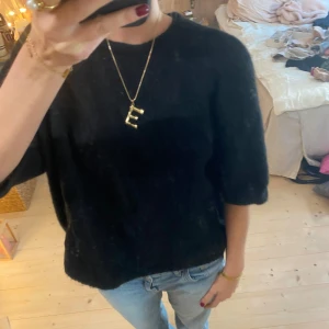 Svart tröja med trekvartsärm - SUPER snygg i jätte bra kvalitet ❤️❤️med mohair i sig!