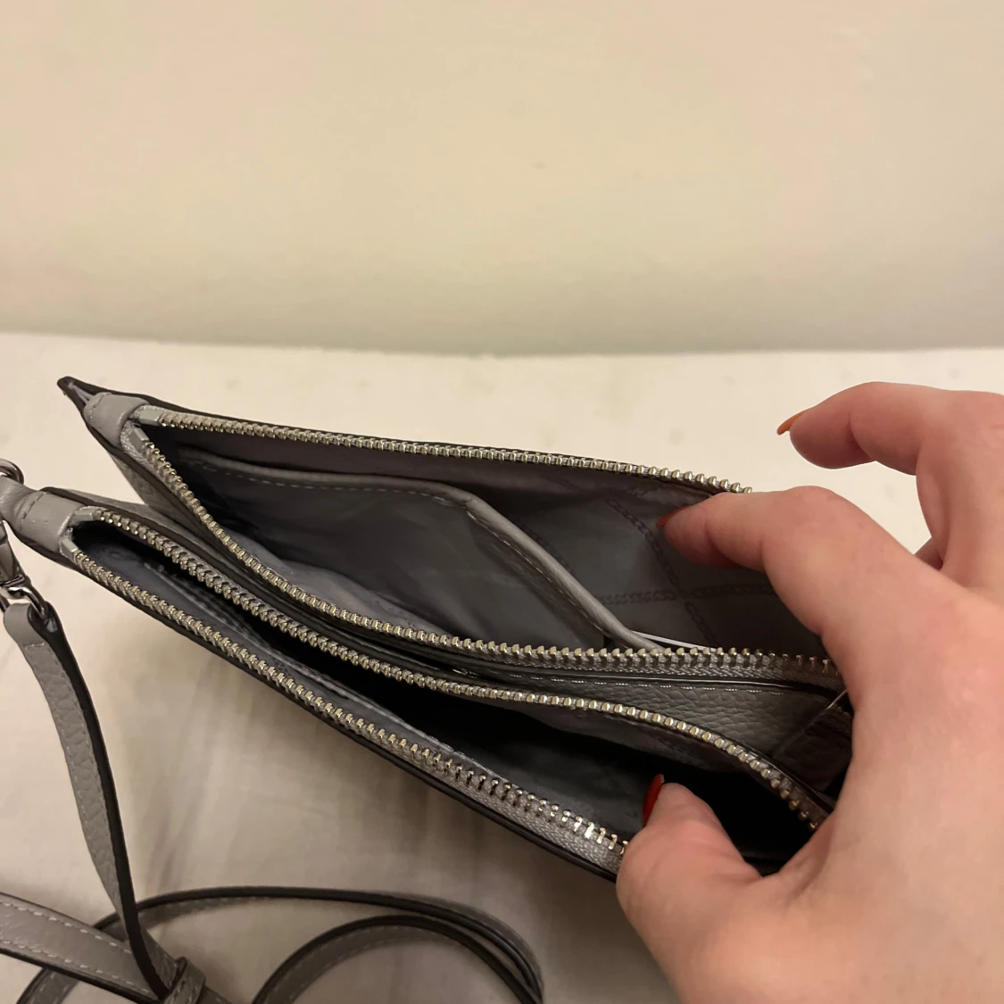 Grå axelväska från Michael Kors - 91