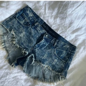 Lågmidjade shorts från One Teaspoon - Såå snygga ❤️Perfekt om man åker utomlands nu i jul 🎅🏻❤️ Hinner jag postar jag samma dag ❤️