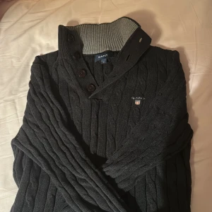Vintage Gant kofta / cardigan - Skulle säga väldigt bra skick för sin ålder. Size M men passar Mer S eller mindre M. 