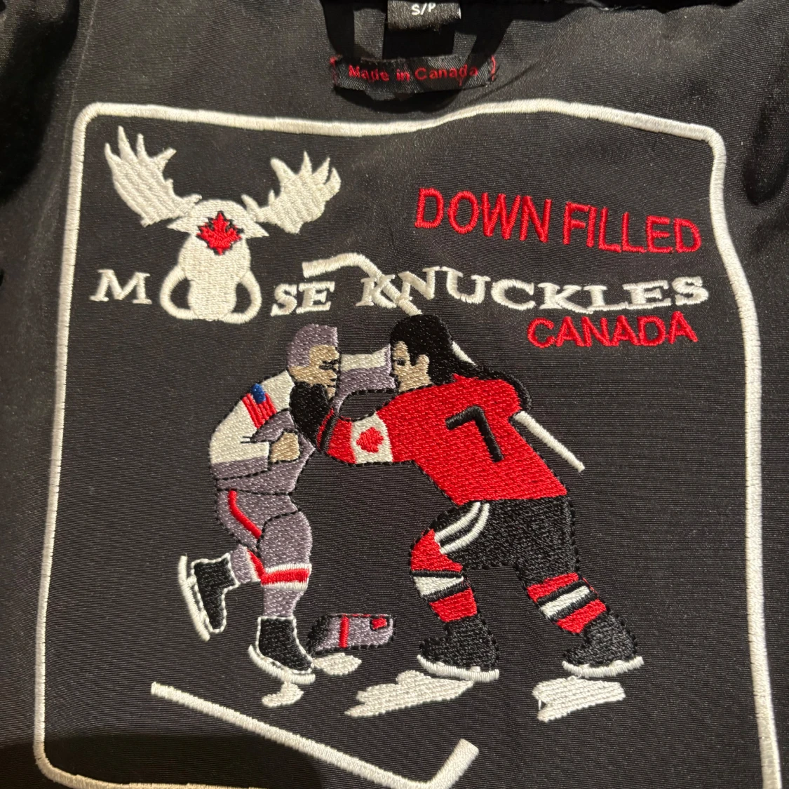 Svart dunjacka från Moose Knuckles - 91