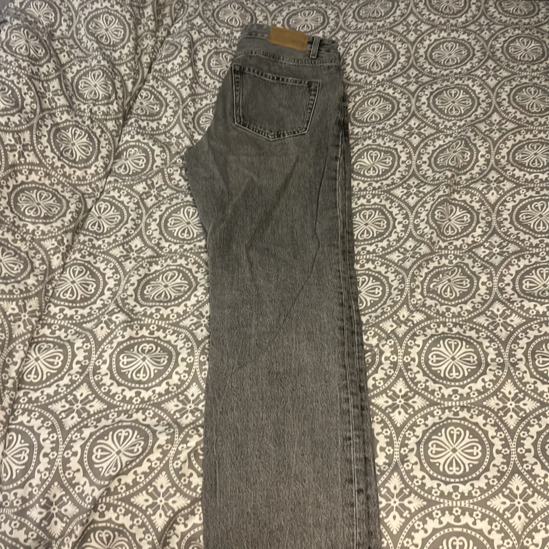 Grå jeans från Zara - 90