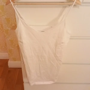 Vit linne från lager 157 - Säljer ett jätte fint vit linne från lager 157. Säljer på grund utav att det är köpt i fel storlek.💗