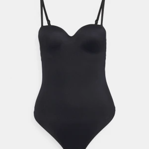 Svart body  - Så sjukt snygg och trendig body från zalando, helt slutsåld! Den är oanvänd med lappen kvar💕💕Storlek 75A! Passar perfekt till nyår ✨
