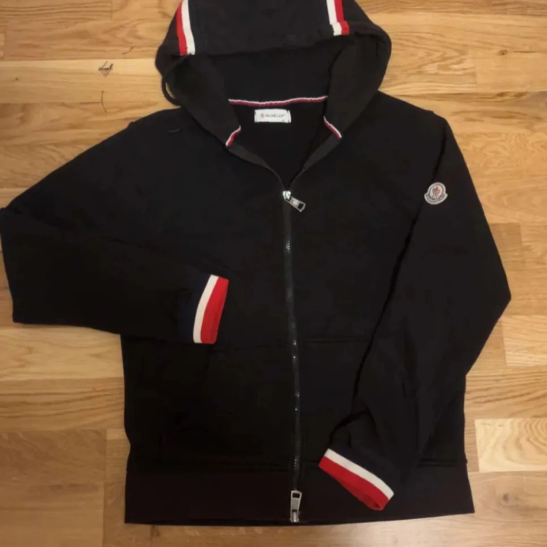 Svart hoodie från Moncler